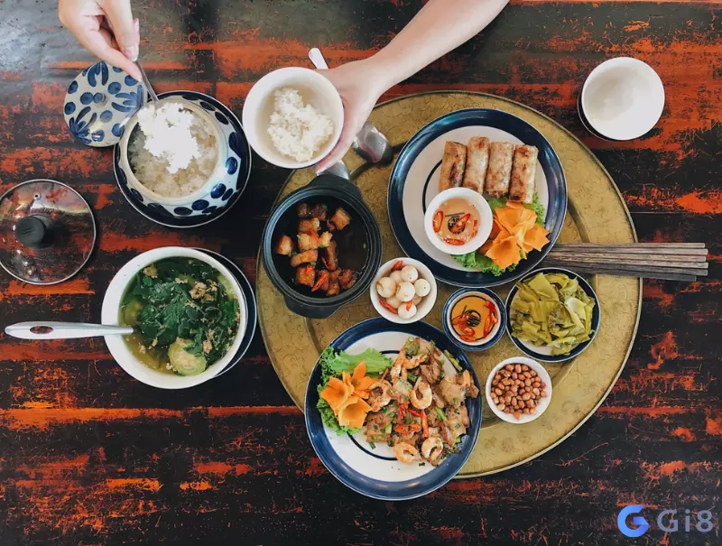 ăn cơm cùng người khác Mơ thấy ăn cơm thì “vận dụng” con số nào?