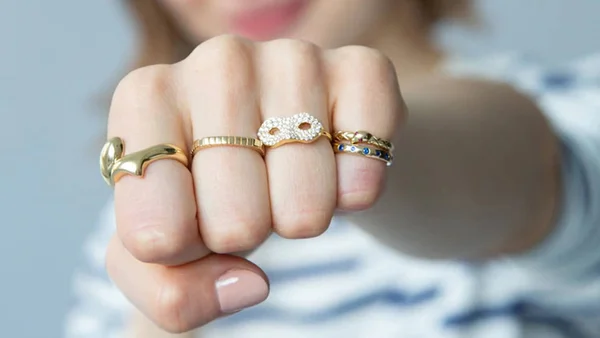 Điềm báo giấc mơ đi mua nhẫn vàng? mua nhẫn vàng đánh con gì? Điềm báo giấc mơ đi mua nhẫn vàng? mua nhẫn vàng đánh con gì?