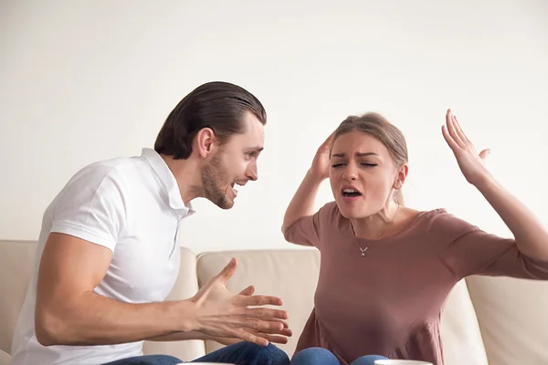 Mơ thấy bố mẹ cãi nhau đánh con gì – giải mã từng giấc mơ Mơ thấy bố mẹ cãi nhau đánh con gì - giải mã từng giấc mơ