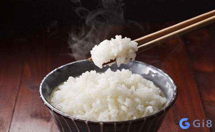 Điềm báo mơ thấy ăn cơm cùng người lạ. Điềm báo mơ thấy ăn cơm cùng người lạ.