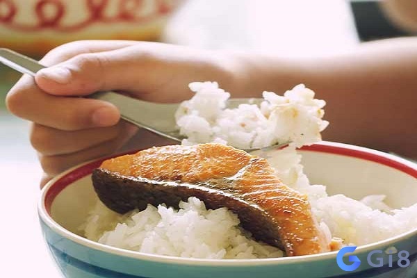 Mơ thấy ăn cơm với người lạ danh con gi? Mơ thấy ăn cơm với người lạ danh con gi?