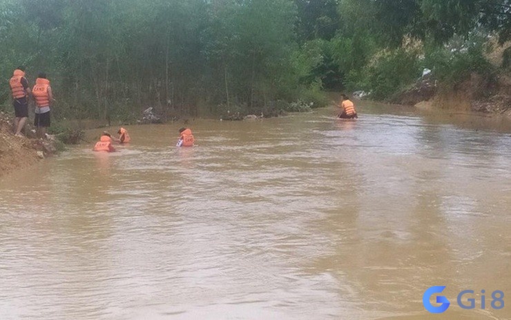 Chiêm bao bản thân di chuyển trên mặt sông Chiêm bao bản thân di chuyển trên mặt sông