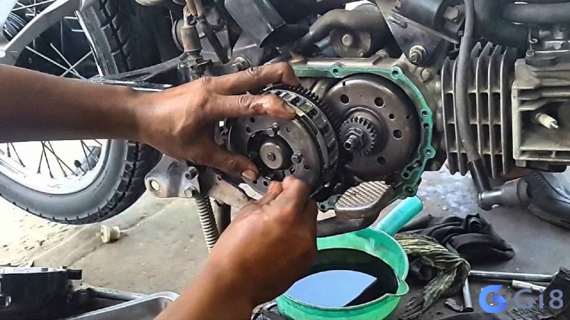 Mơ thấy hỏng xe có nghĩa là bạn sẽ gặp nhiều sóng gió và thử thách lớn trong công việc Mơ thấy hỏng xe có nghĩa là bạn sẽ gặp nhiều sóng gió và thử thách lớn trong công việc