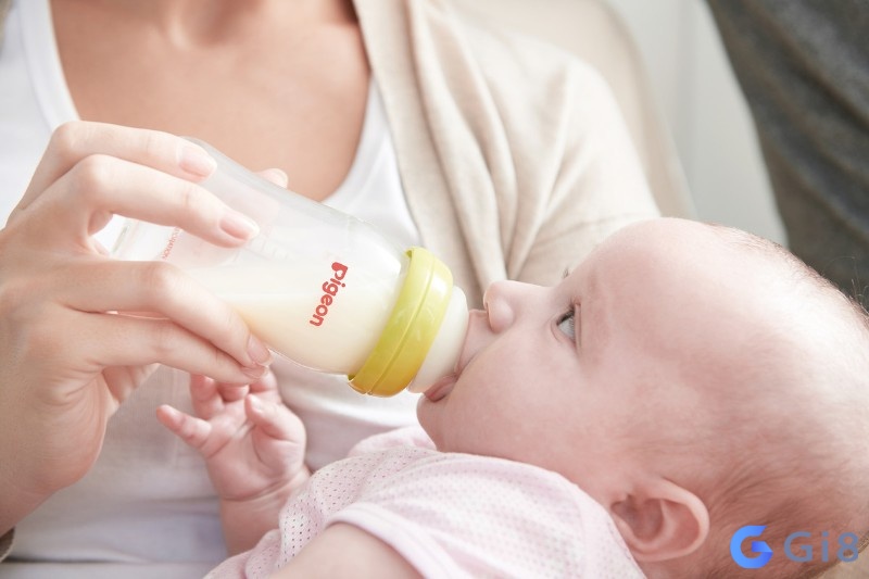 Ngủ mơ thấy cho con trai bú bình cho thấy bạn sẽ gặp một mối lương duyên tốt đẹp Ngủ mơ thấy cho con trai bú bình cho thấy bạn sẽ gặp một mối lương duyên tốt đẹp