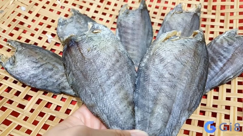 Mơ thấy mình mang cá khô đi tặng là một giấc chiêm bao tích cực Mơ thấy mình mang cá khô đi tặng là một giấc chiêm bao tích cực