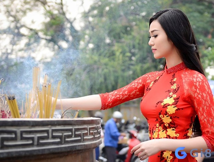 Mộng thấy người lạ đang thắp hương hãy cẩn thận vì bạn có thể bị lợi dụng Mộng thấy người lạ đang thắp hương hãy cẩn thận vì bạn có thể bị lợi dụng