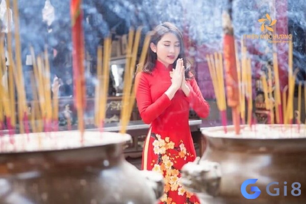 Nằm chiêm bao thấy mình đang thắp hương là điềm tốt cho công việc Nằm chiêm bao thấy mình đang thắp hương là điềm tốt cho công việc