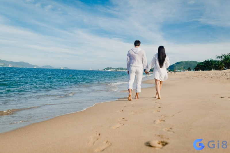 Chiêm bao thấy đi dạo trên bãi biển là điềm báo về vấn đề tình cảm Chiêm bao thấy đi dạo trên bãi biển là điềm báo về vấn đề tình cảm