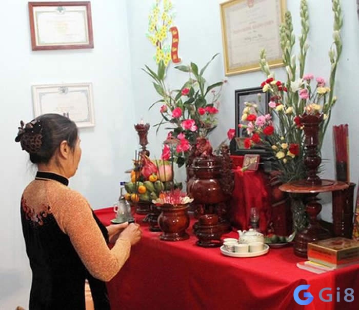 Mộng thấy bản thân thắp nhang trước bàn thờ cho thấy bạn đang lo lắng Mộng thấy bản thân thắp nhang trước bàn thờ cho thấy bạn đang lo lắng