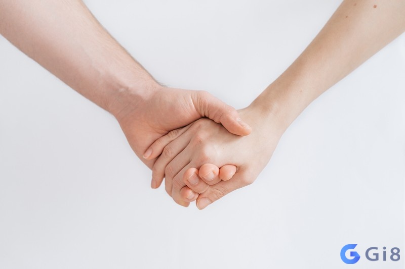 Ngủ mơ thấy crush nắm tay mình cho thấy bạn là người có cái tôi lớn Ngủ mơ thấy crush nắm tay mình cho thấy bạn là người có cái tôi lớn