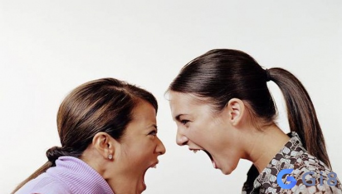 Mơ thấy cãi nhau thường gây ra cảm giác ngột ngạt và khó chịu Mơ thấy cãi nhau thường gây ra cảm giác ngột ngạt và khó chịu