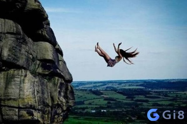 Nằm mơ bị truy sát và sau đó từ trên cao rơi xuống là báo hiệu cho sự thất bại Nằm mơ bị truy sát và sau đó từ trên cao rơi xuống là báo hiệu cho sự thất bại