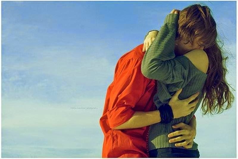 Mơ thấy ôm người mình quý là một điềm báo hạnh phúc Mơ thấy ôm người mình thích là điềm báo hạnh phúc