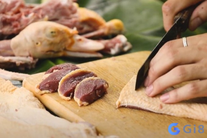 Mơ thấy làm thịt ngan cho thấy bạn đang giải quyết một vấn đề hoặc một công việc quan trọng Mơ thấy làm thịt ngan cho thấy bạn đang giải quyết một vấn đề hoặc một công việc quan trọng