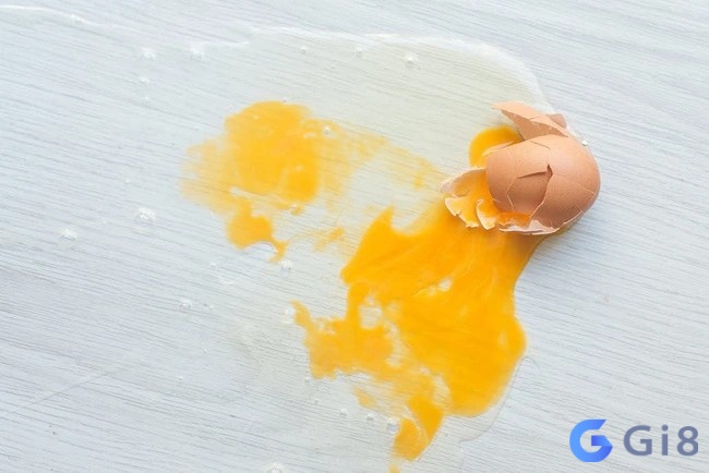 Mơ trứng gà vỡ trên bàn ăn là điềm tình trạng tài chính khó khăn Mơ trứng gà vỡ trên bàn ăn là điềm tình trạng tài chính khó khăn