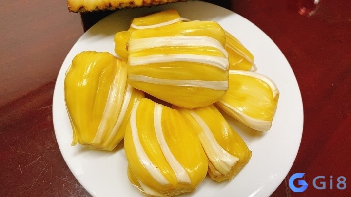 Chiêm bao ăn mít chín rất tốt lành Mơ ăn mít chín được coi là một điềm báo tốt lành