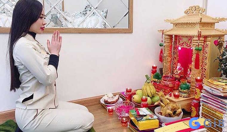 Mơ người khác thắp hương tại bàn thờ thần linh cho thấy bạn đang tìm kiếm sự chở che từ những thế lực siêu nhiên Mơ người khác thắp hương tại bàn thờ thần linh cho thấy bạn đang tìm kiếm sự chở che từ những thế lực siêu nhiên