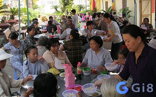 Mơ thấy vào chùa ăn cơm với gia đình cho thấy sự đoàn kết và hòa thuận Mơ thấy vào chùa ăn cơm với gia đình cho thấy sự đoàn kết và hòa thuận