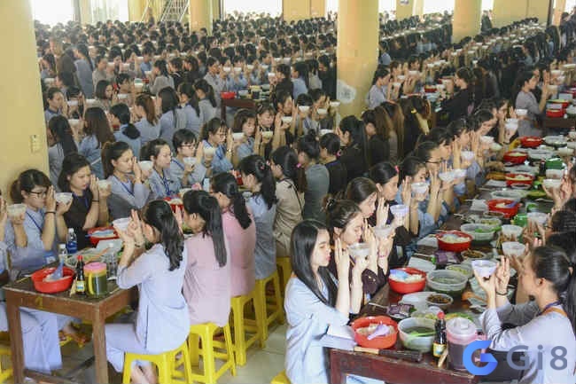 Nằm mơ thấy vào chùa ăn cơm trong ngày lễ lớn thể hiện rằng bạn sắp trải qua một giai đoạn mới với nhiều niềm vui Nằm mơ thấy vào chùa ăn cơm trong ngày lễ lớn thể hiện rằng bạn sắp trải qua một giai đoạn mới với nhiều niềm vui