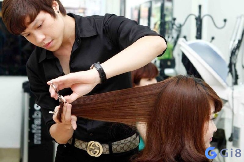 Mơ cắt tóc cho người khác là dự báo về vấn đề mâu thuẫn trong mối quan hệ Mơ thấy mình cắt tóc cho người khác có thể là dấu hiệu của mâu thuẫn trong mối quan hệ