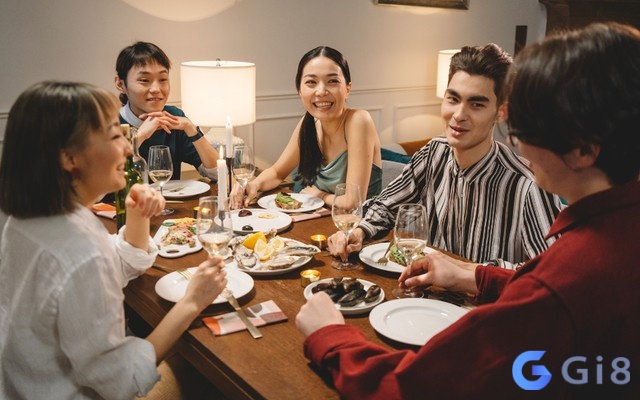 Mơ thấy người quen đến nhà và ăn uống báo hiệu sự sum vầy, hòa thuận trong gia đình Mơ thấy người quen đến nhà và ăn uống báo hiệu sự sum vầy, hòa thuận trong gia đình